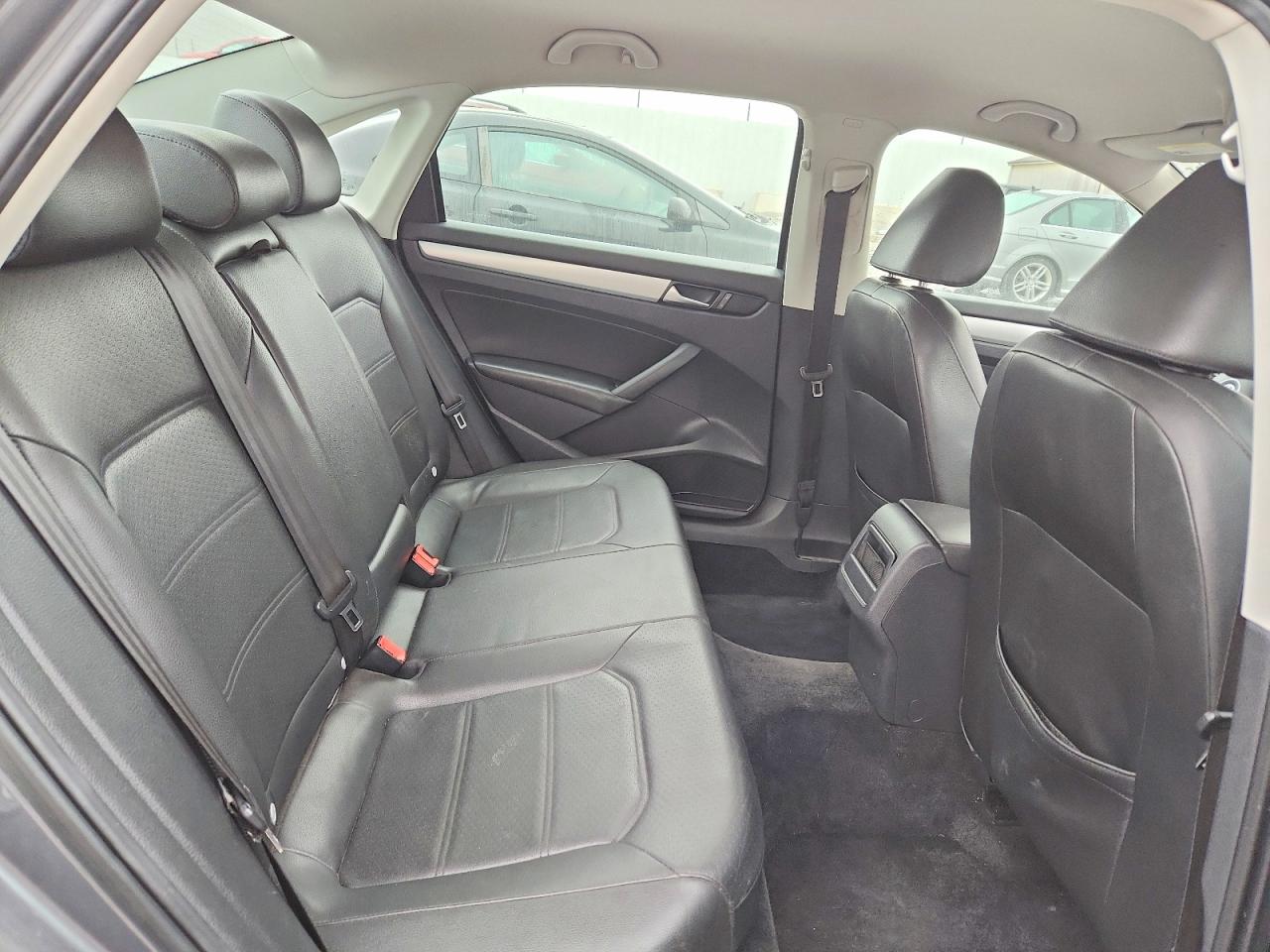 2012 VOLKSWAGEN PASSAT SE photo 10