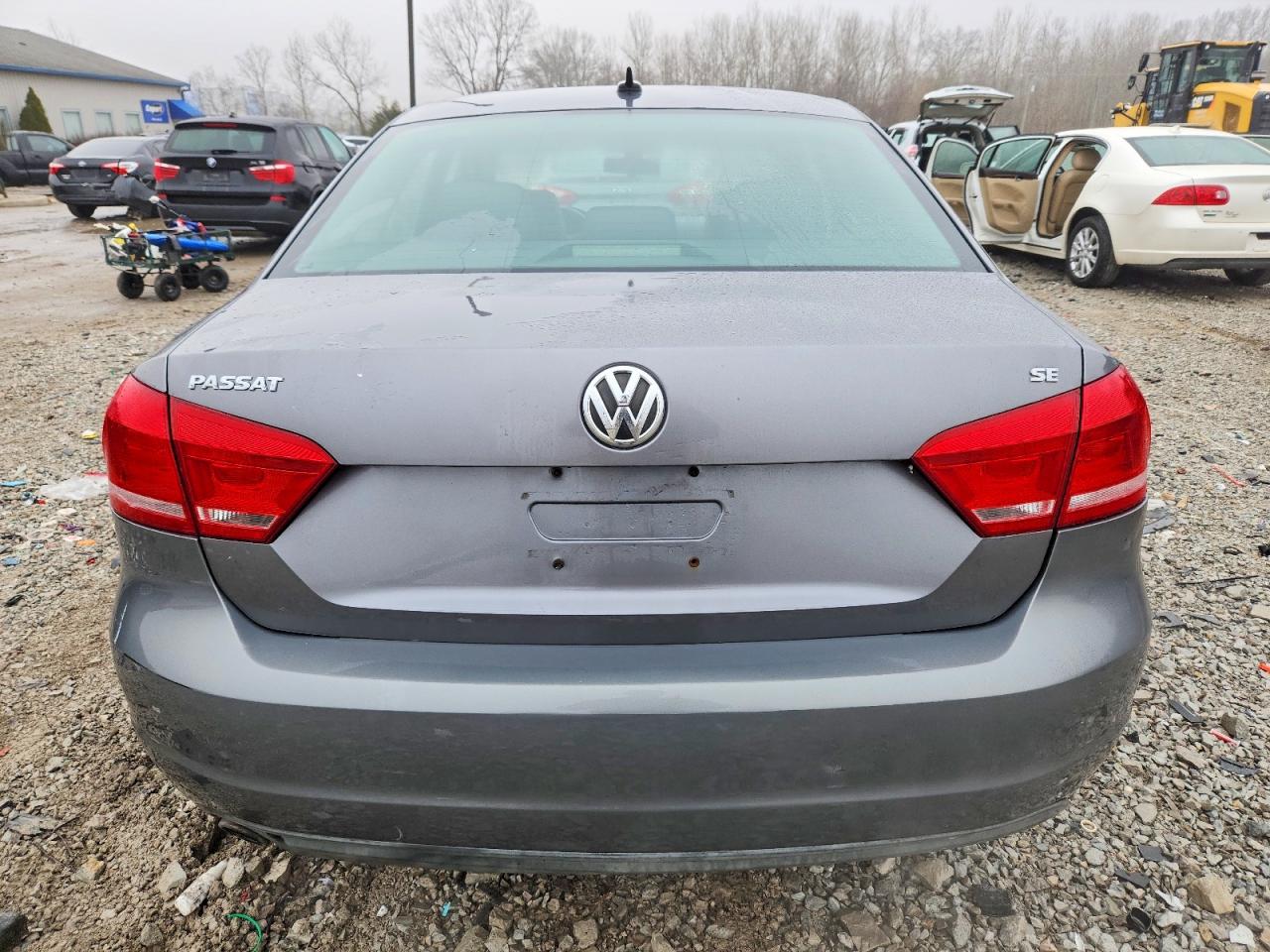 2012 VOLKSWAGEN PASSAT SE photo 6
