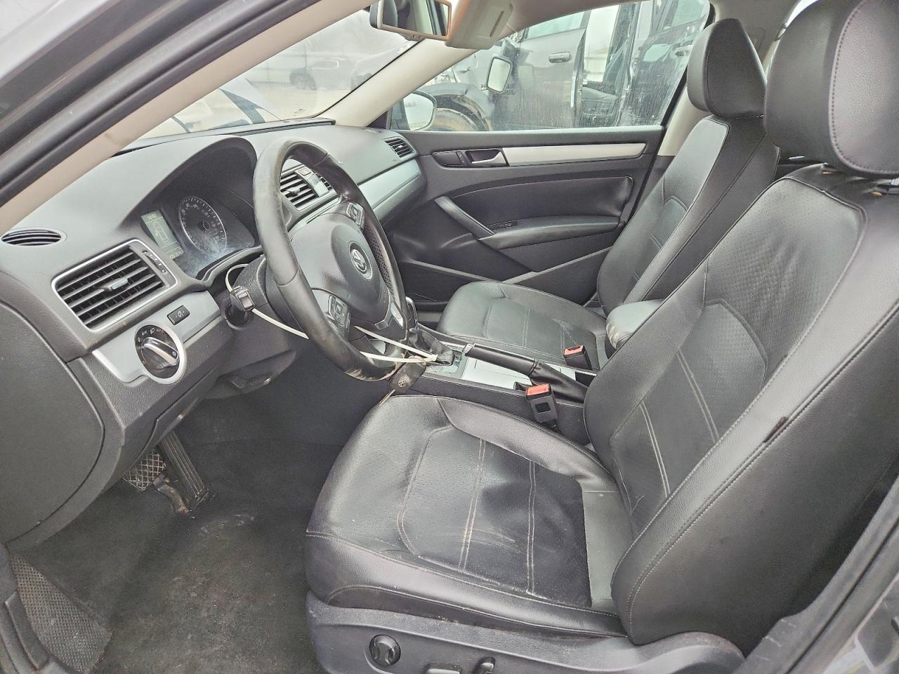 2012 VOLKSWAGEN PASSAT SE photo 7