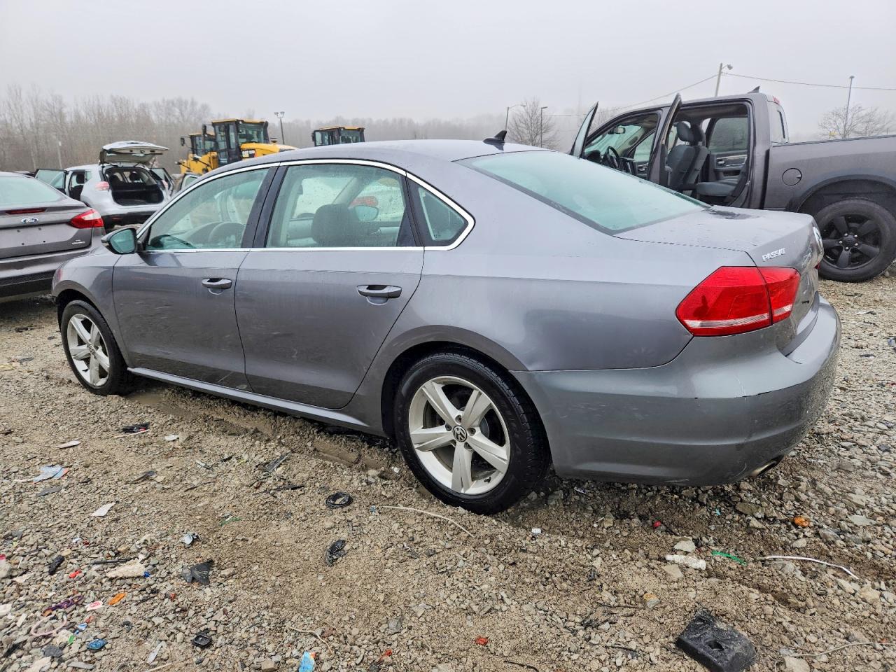 2012 VOLKSWAGEN PASSAT SE photo 2