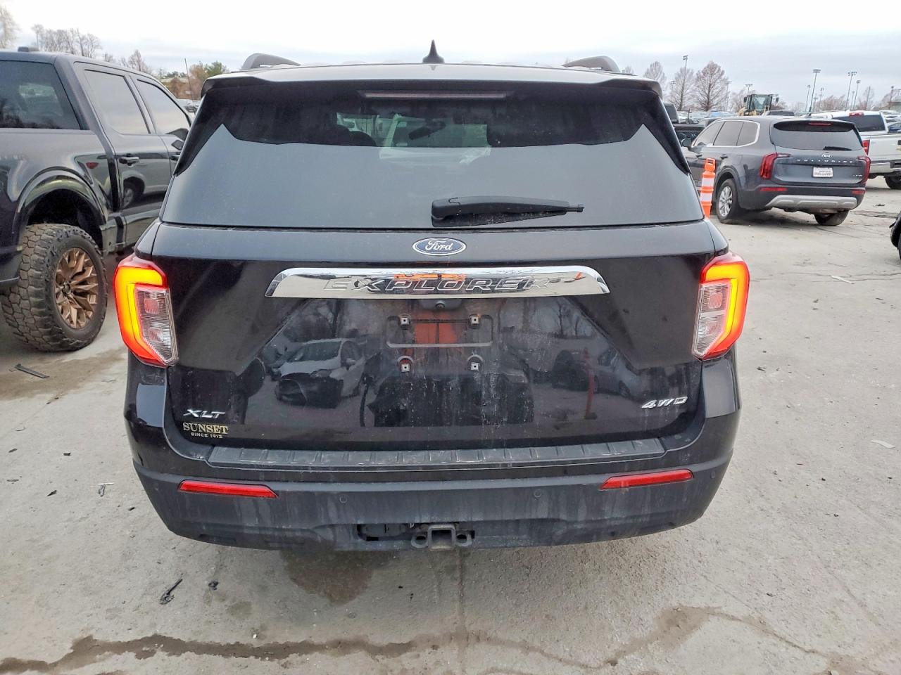 2024 FORD EXPLORER XLT photo 6