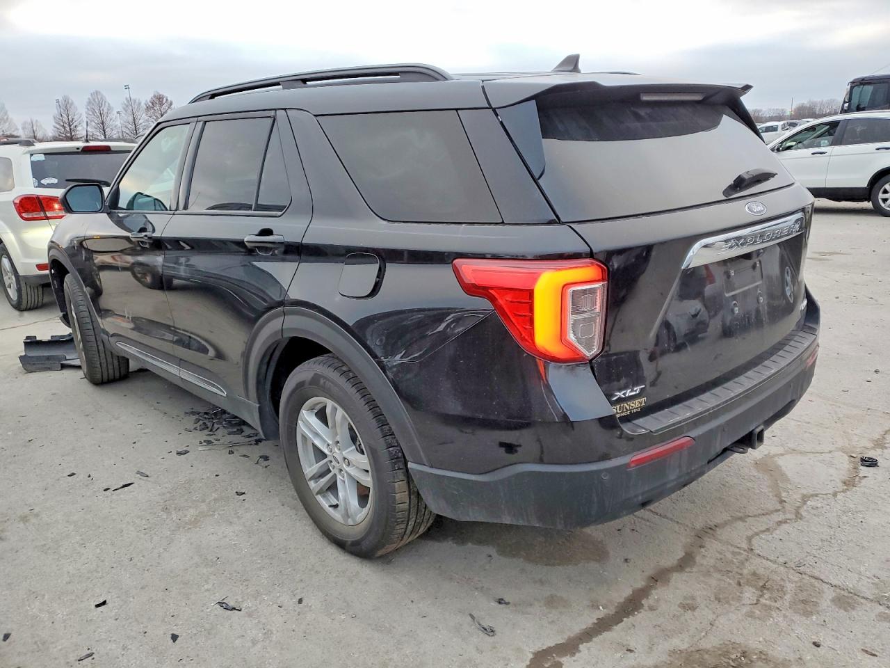 2024 FORD EXPLORER XLT photo 2