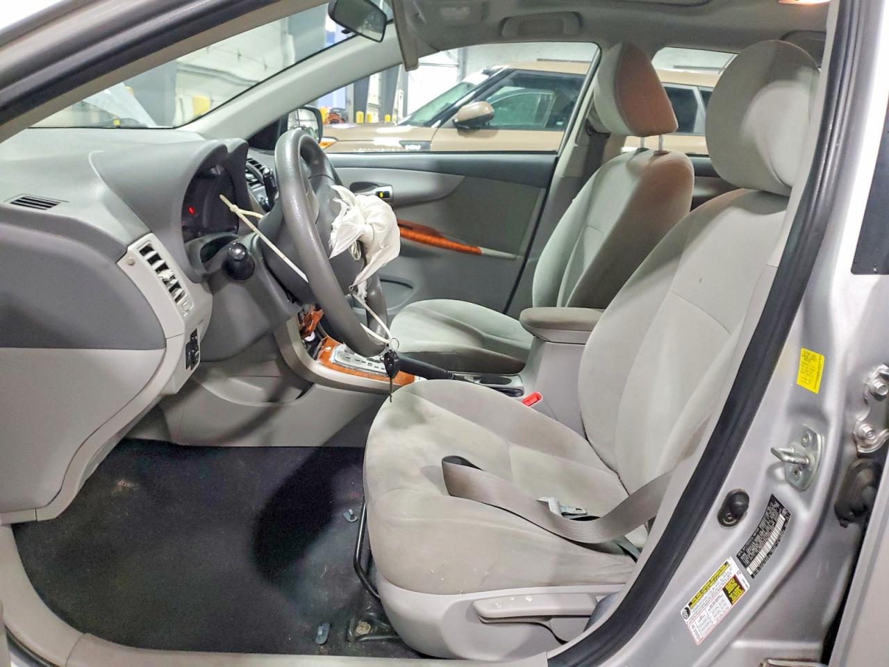2010 TOYOTA COROLLA BASE photo 7