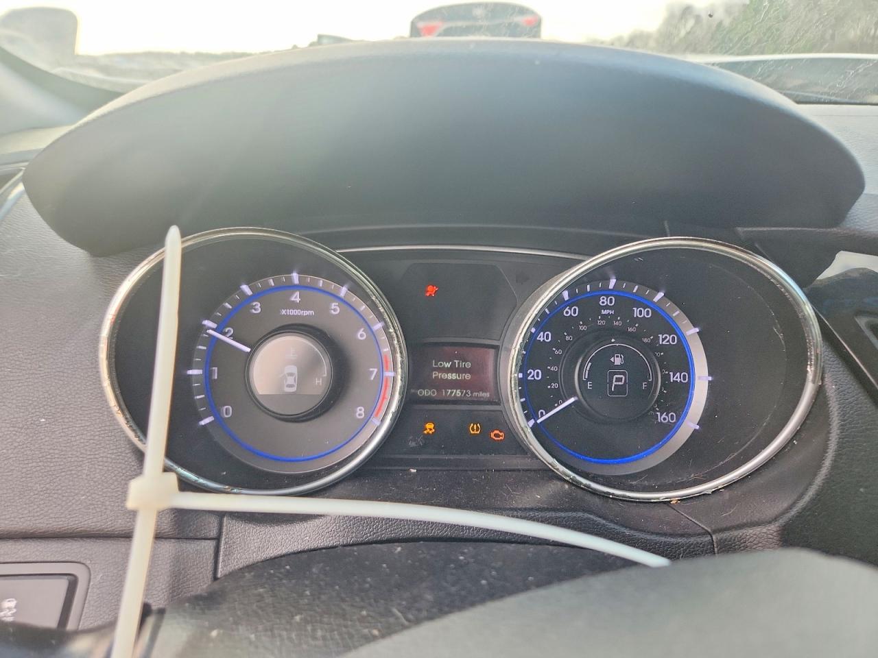 2011 HYUNDAI SONATA SE photo 9