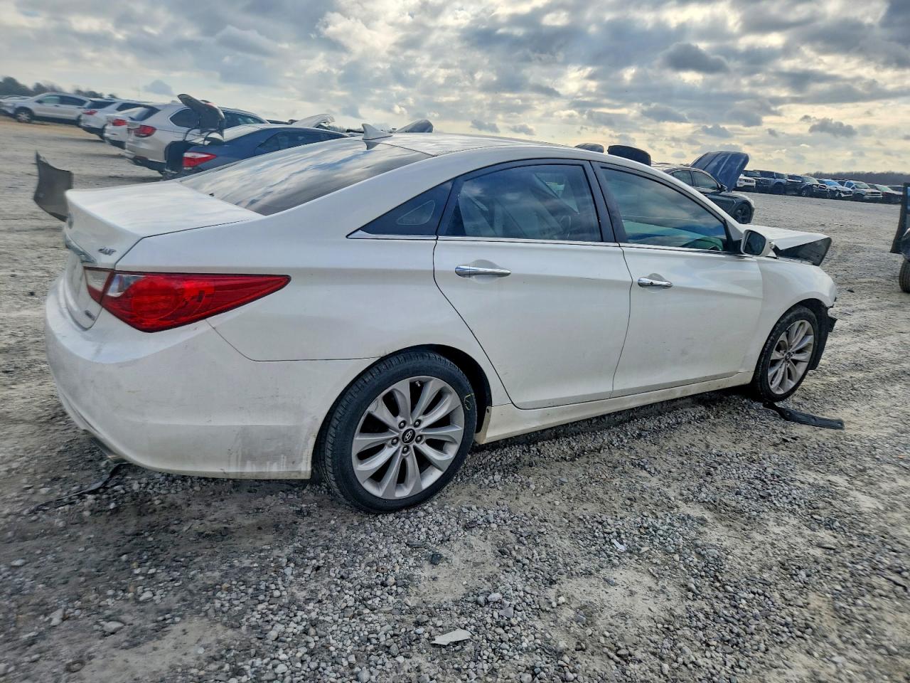 2011 HYUNDAI SONATA SE photo 3