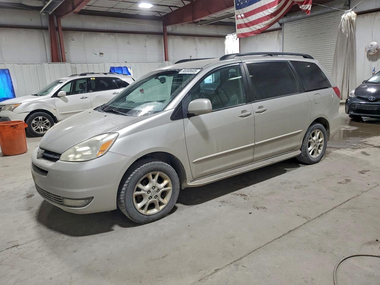 2004 TOYOTA SIENNA