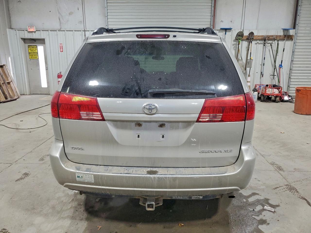 2004 TOYOTA SIENNA XLE photo 11