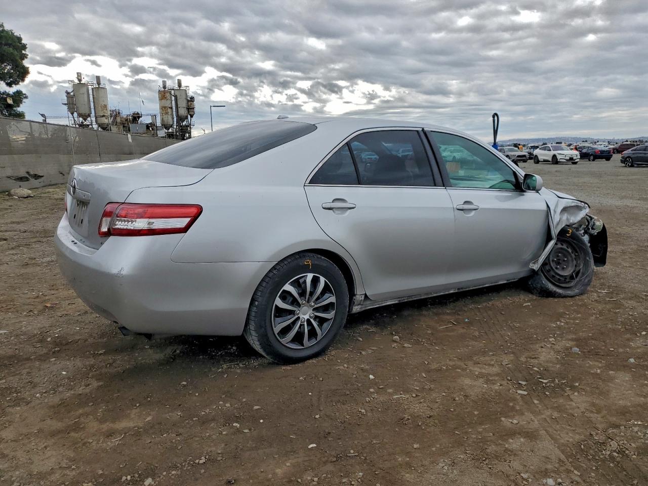 2011 TOYOTA CAMRY BASE photo 3