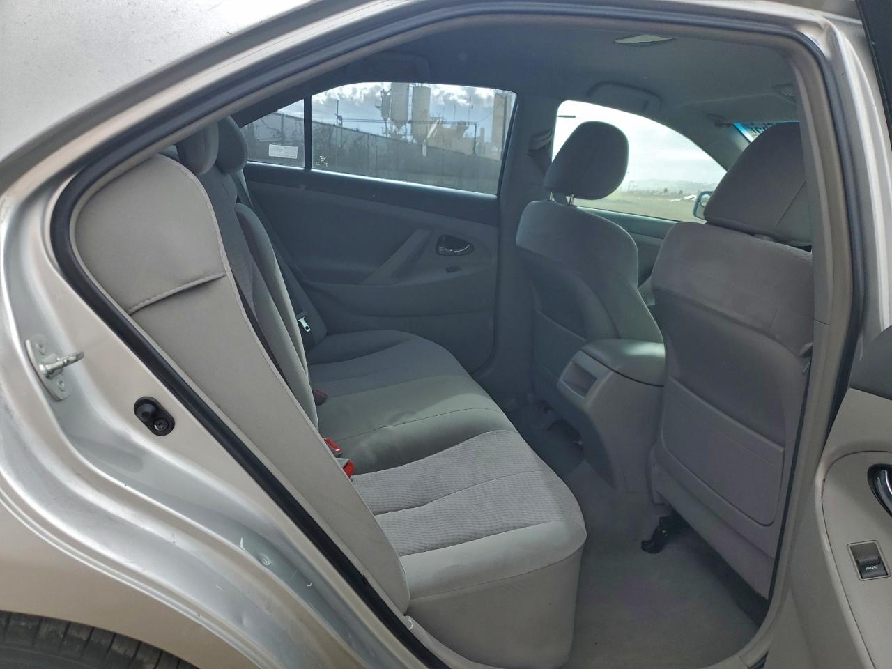 2011 TOYOTA CAMRY BASE photo 10