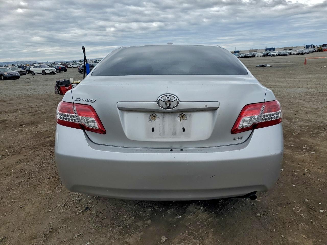 2011 TOYOTA CAMRY BASE photo 6