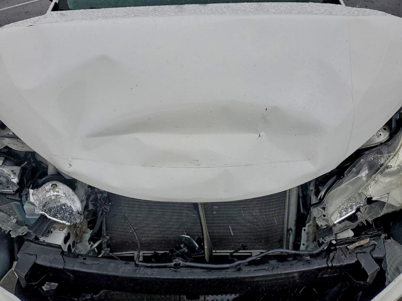 2016 TOYOTA CAMRY LE photo 11