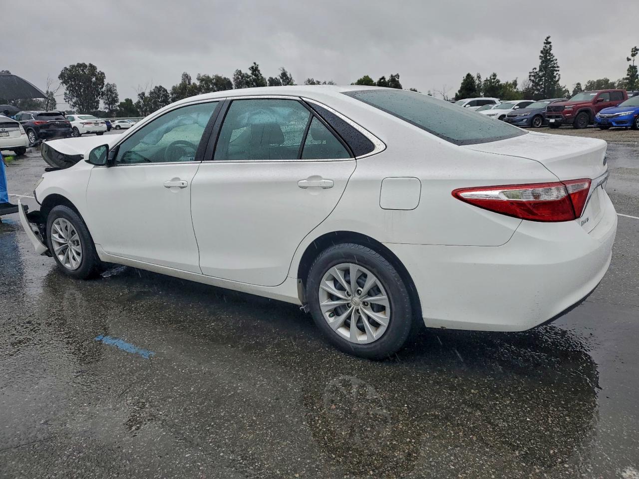 2016 TOYOTA CAMRY LE photo 2