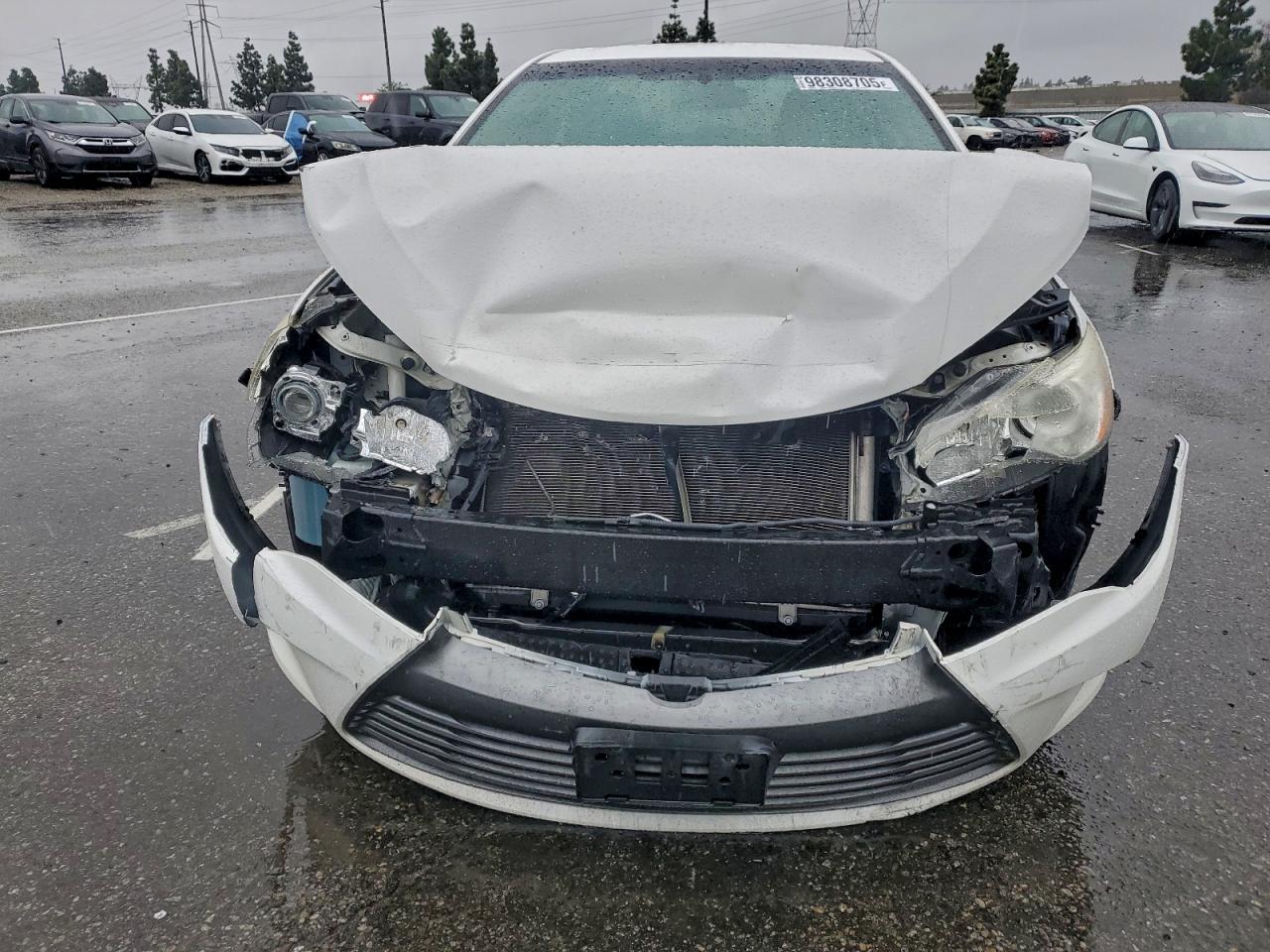 2016 TOYOTA CAMRY LE photo 5