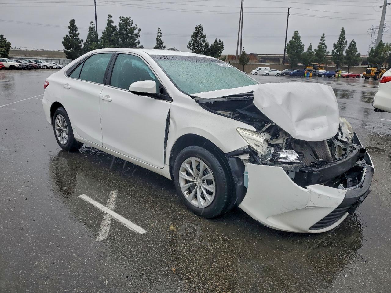 2016 TOYOTA CAMRY LE photo 4