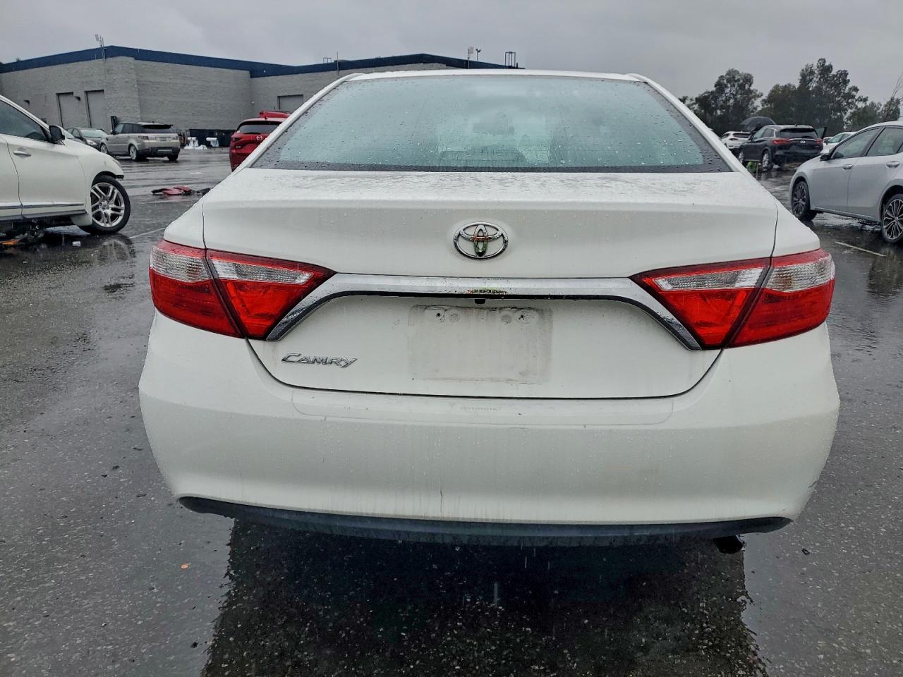 2016 TOYOTA CAMRY LE photo 6