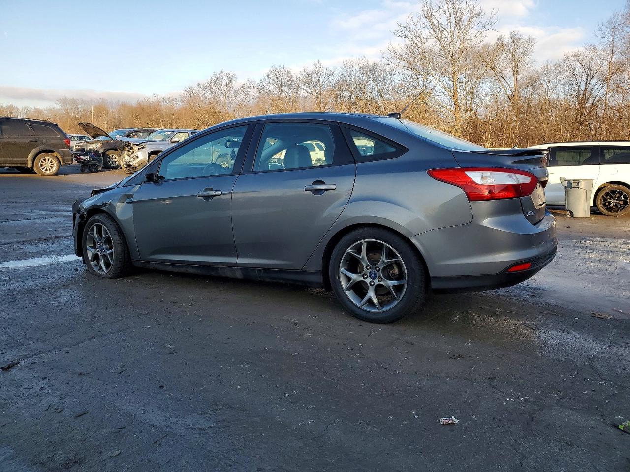 2014 FORD FOCUS SE photo 2