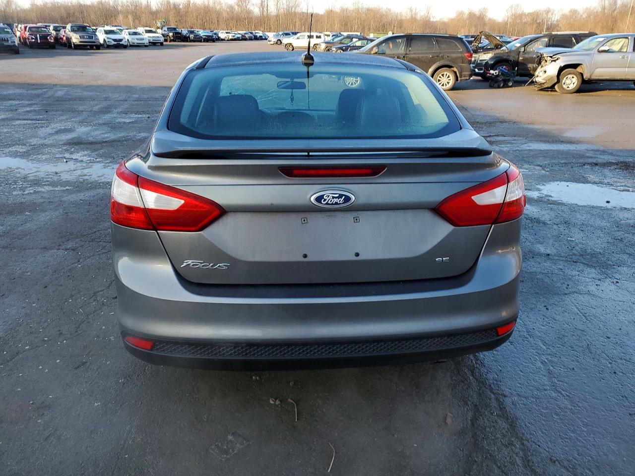2014 FORD FOCUS SE photo 6