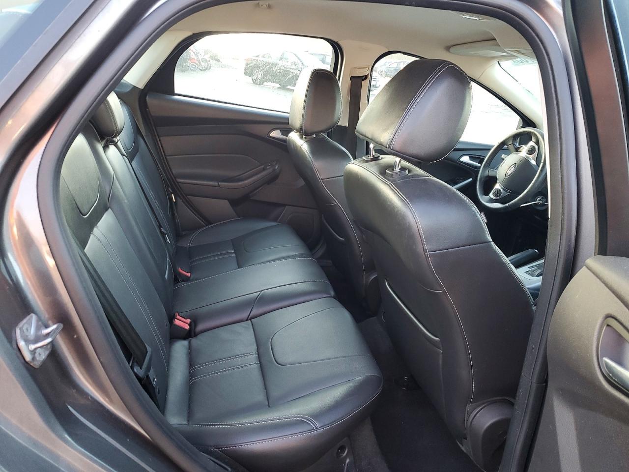 2014 FORD FOCUS SE photo 10