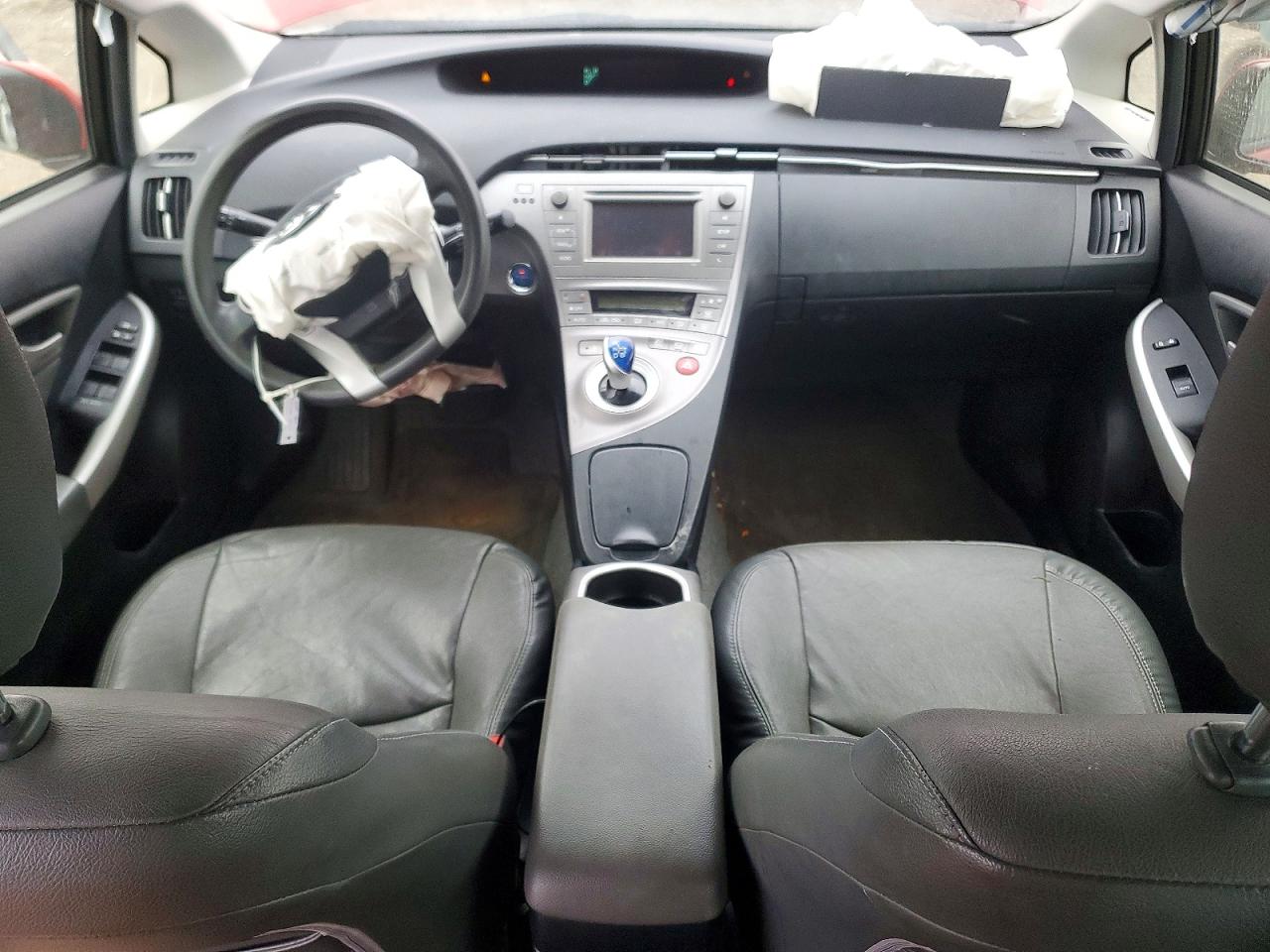 2014 TOYOTA PRIUS photo 8