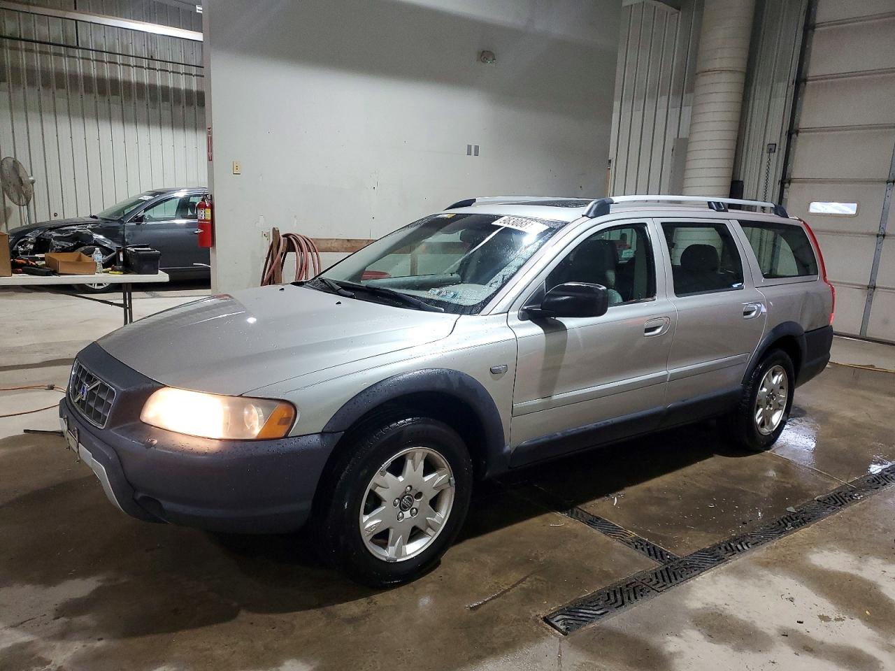 2005 VOLVO XC70