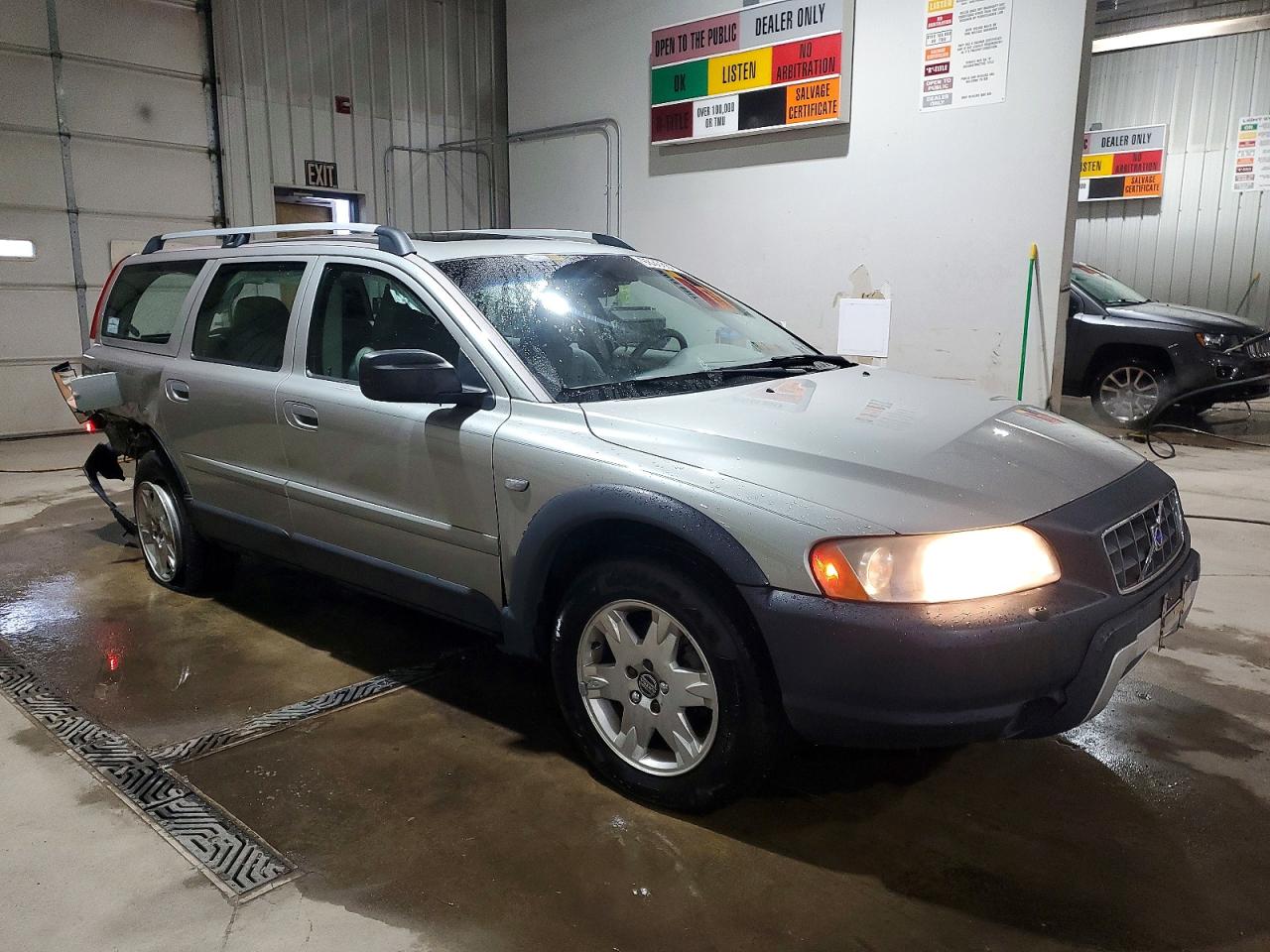 2005 VOLVO XC70 photo 4