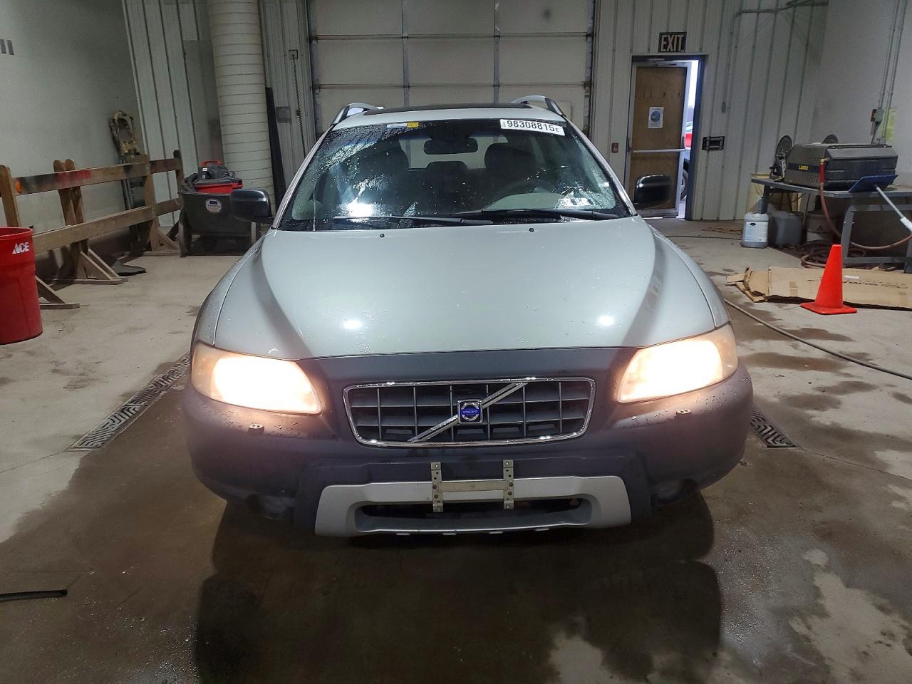 2005 VOLVO XC70 photo 5