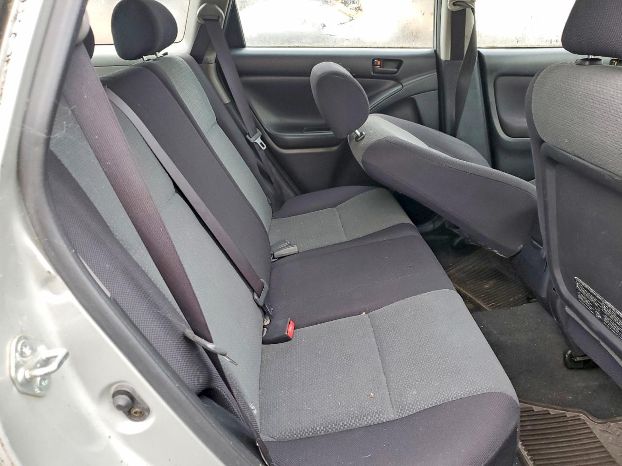 2004 TOYOTA COROLLA MATRIX XR photo 10