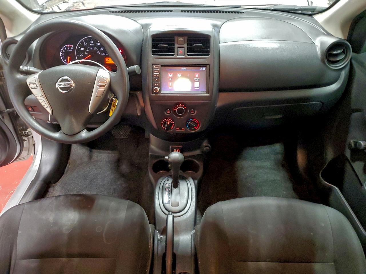 2019 NISSAN VERSA S photo 8