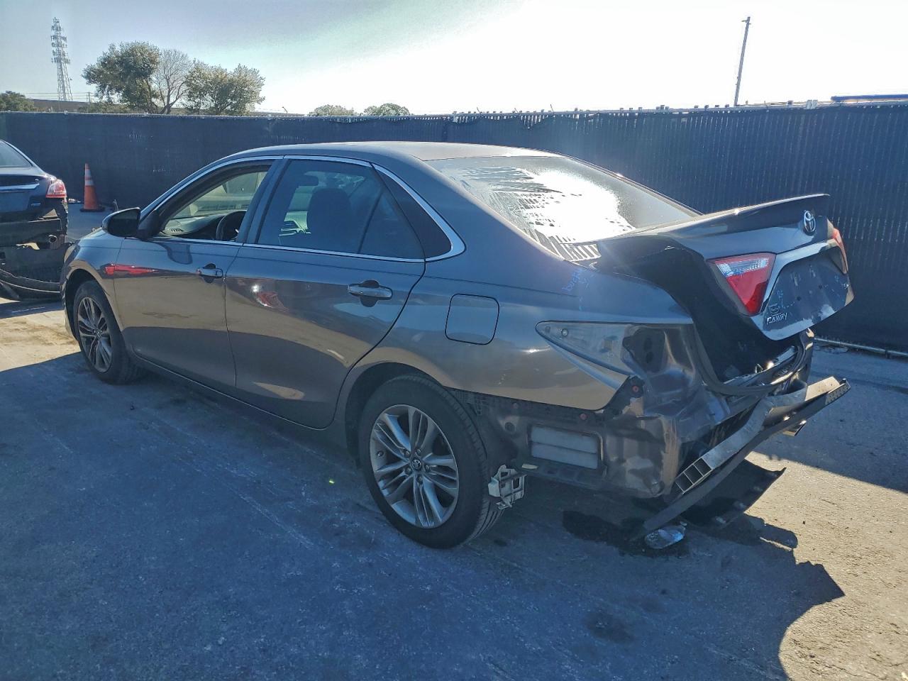 2017 TOYOTA CAMRY LE photo 2