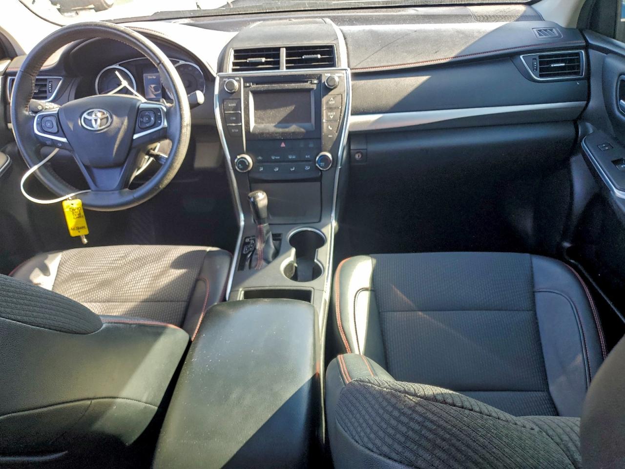 2017 TOYOTA CAMRY LE photo 8