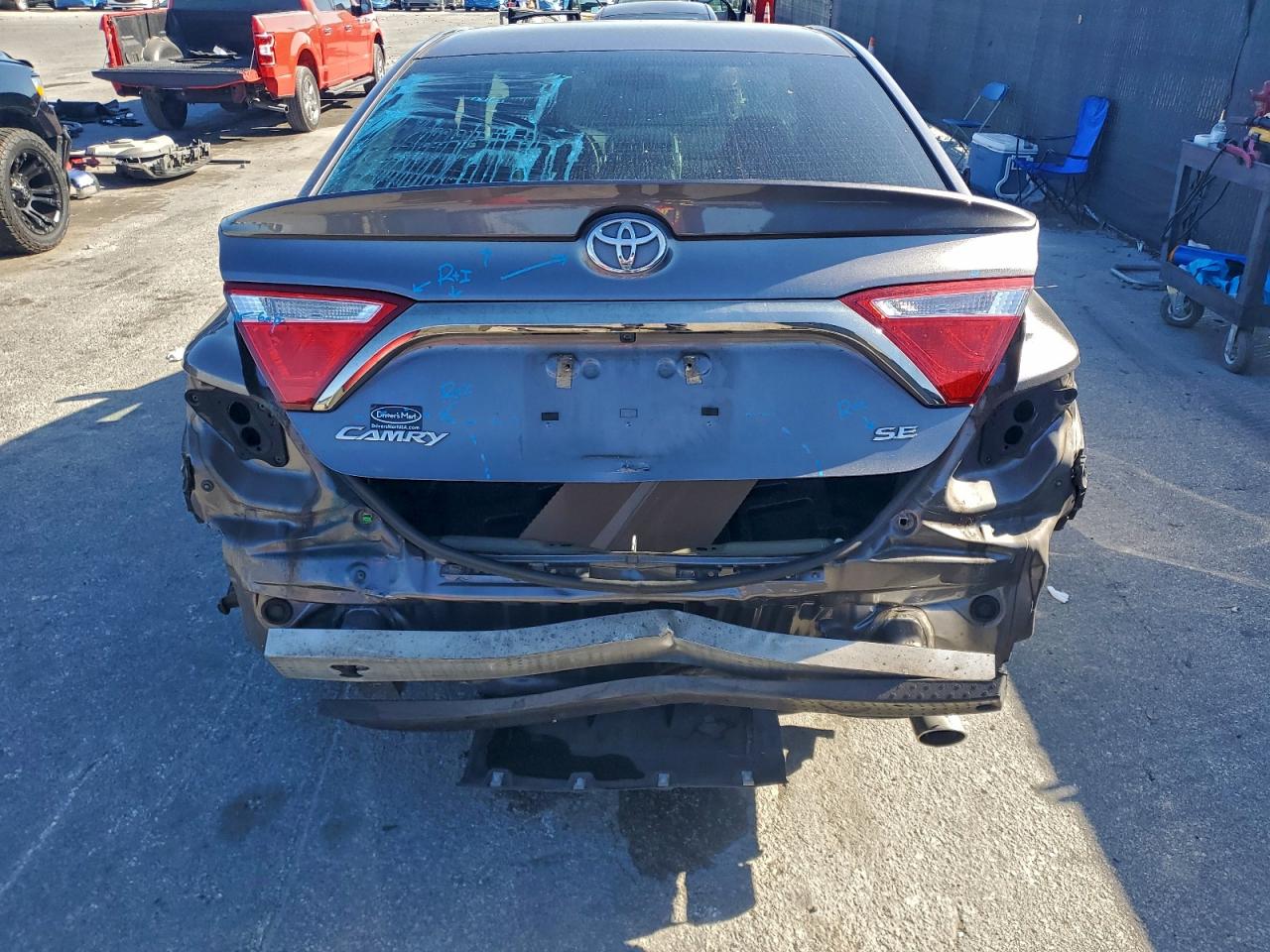 2017 TOYOTA CAMRY LE photo 6