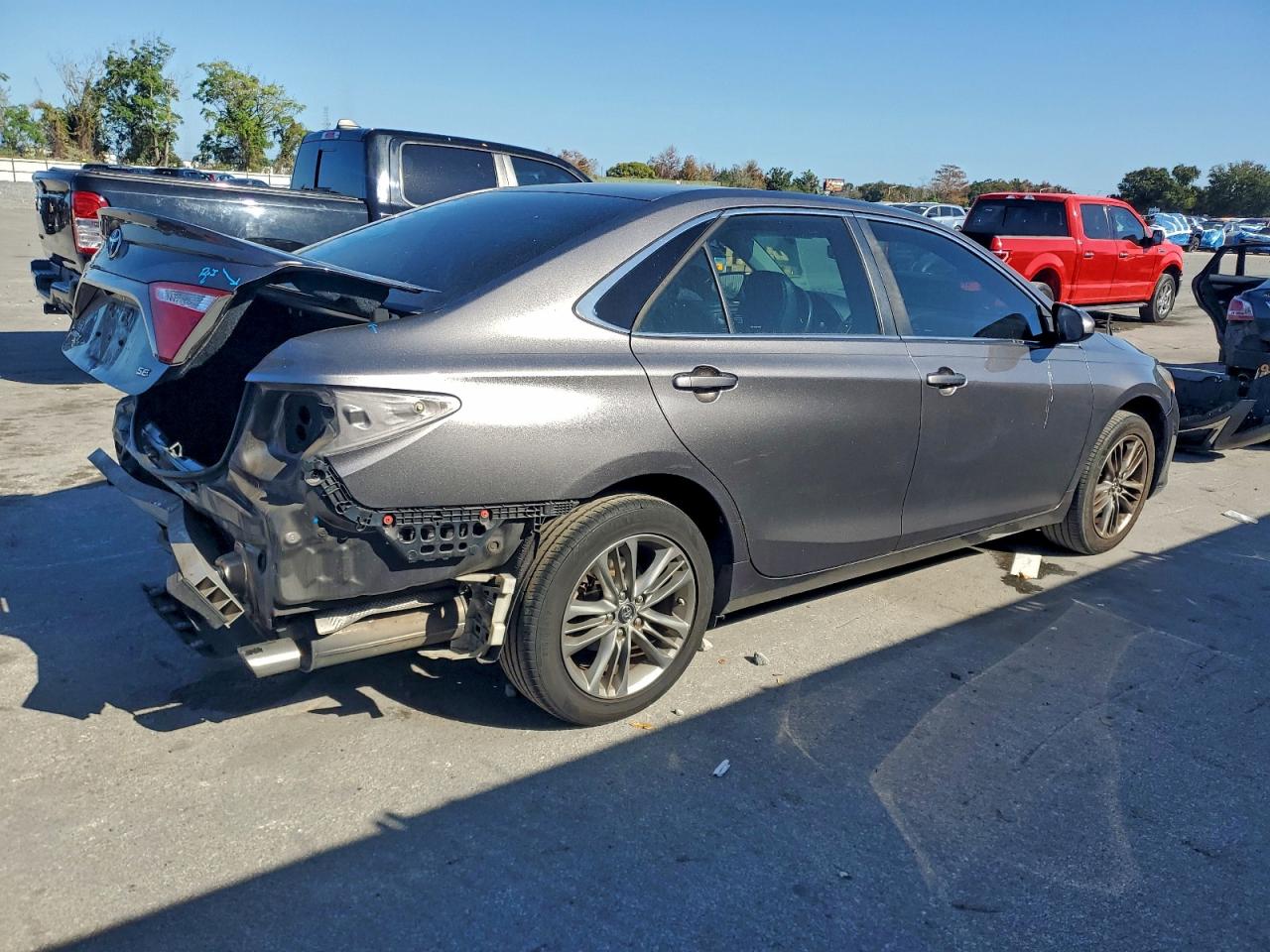 2017 TOYOTA CAMRY LE photo 3