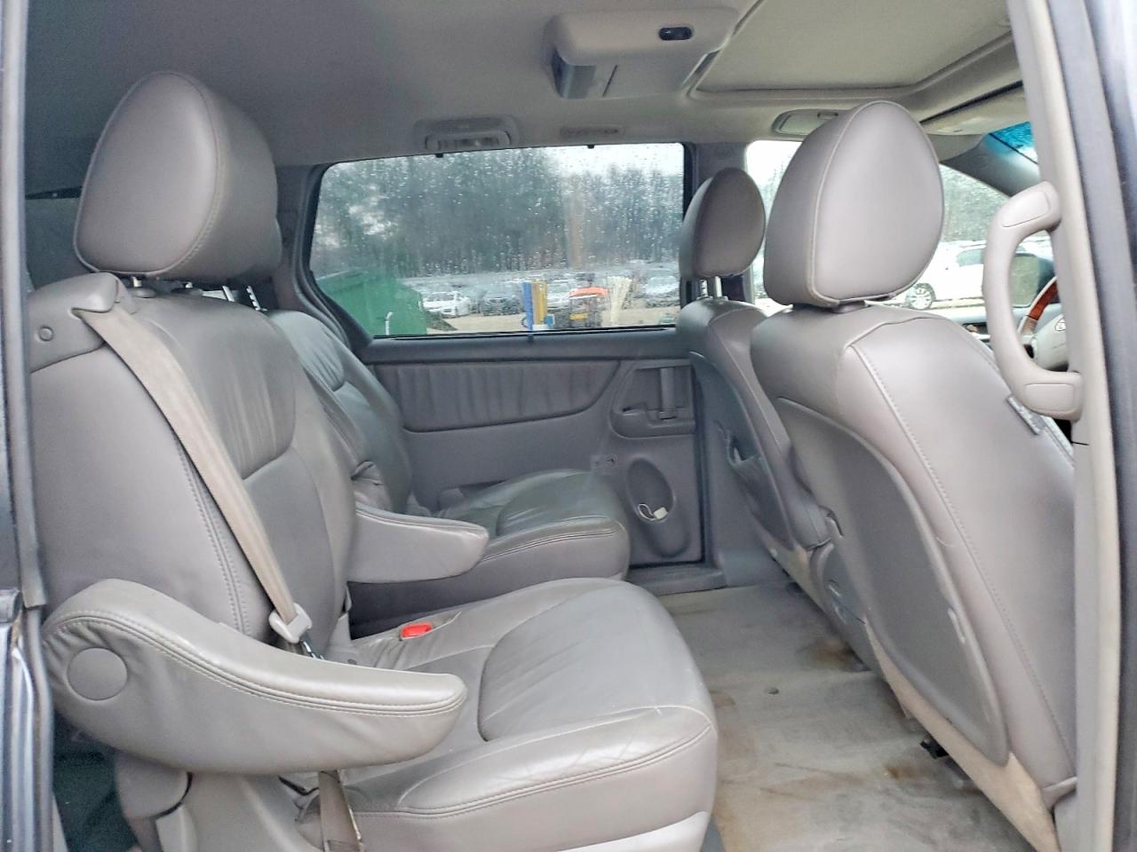 2009 TOYOTA SIENNA photo 11