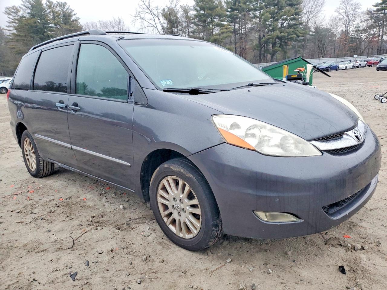 2009 TOYOTA SIENNA photo 4
