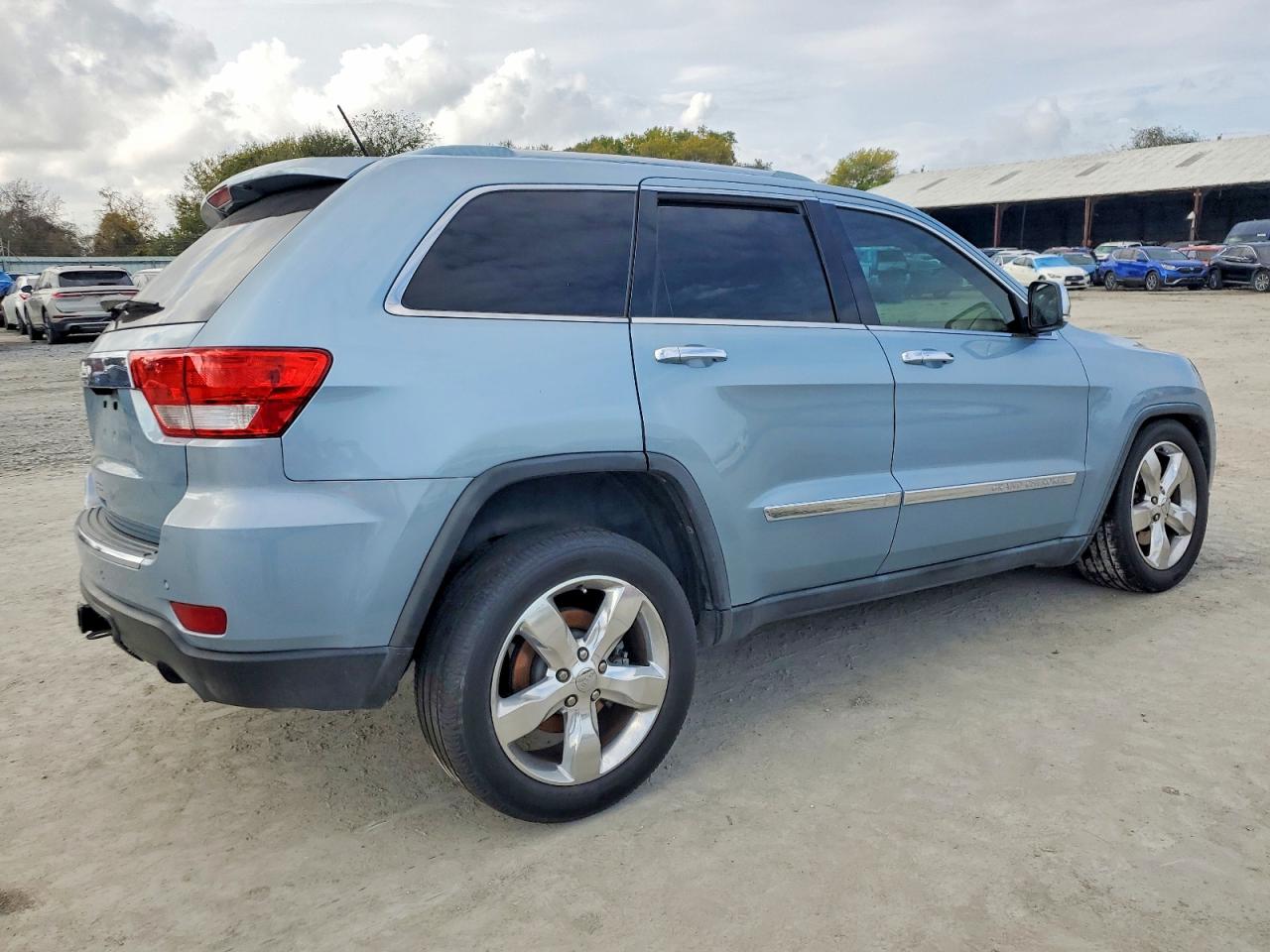 2012 JEEP GRAND CHEROKEE OVERLAND photo 3