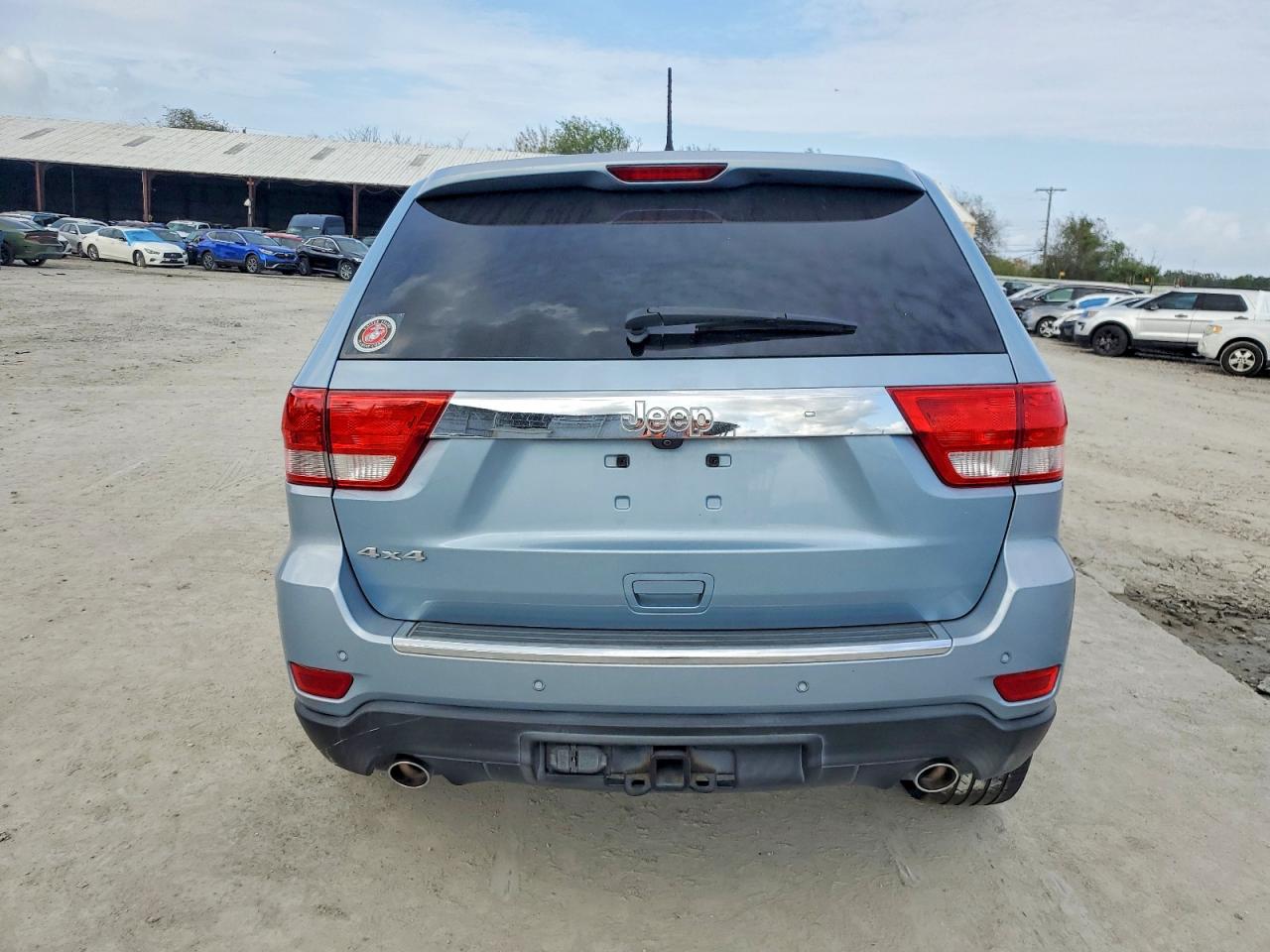 2012 JEEP GRAND CHEROKEE OVERLAND photo 6