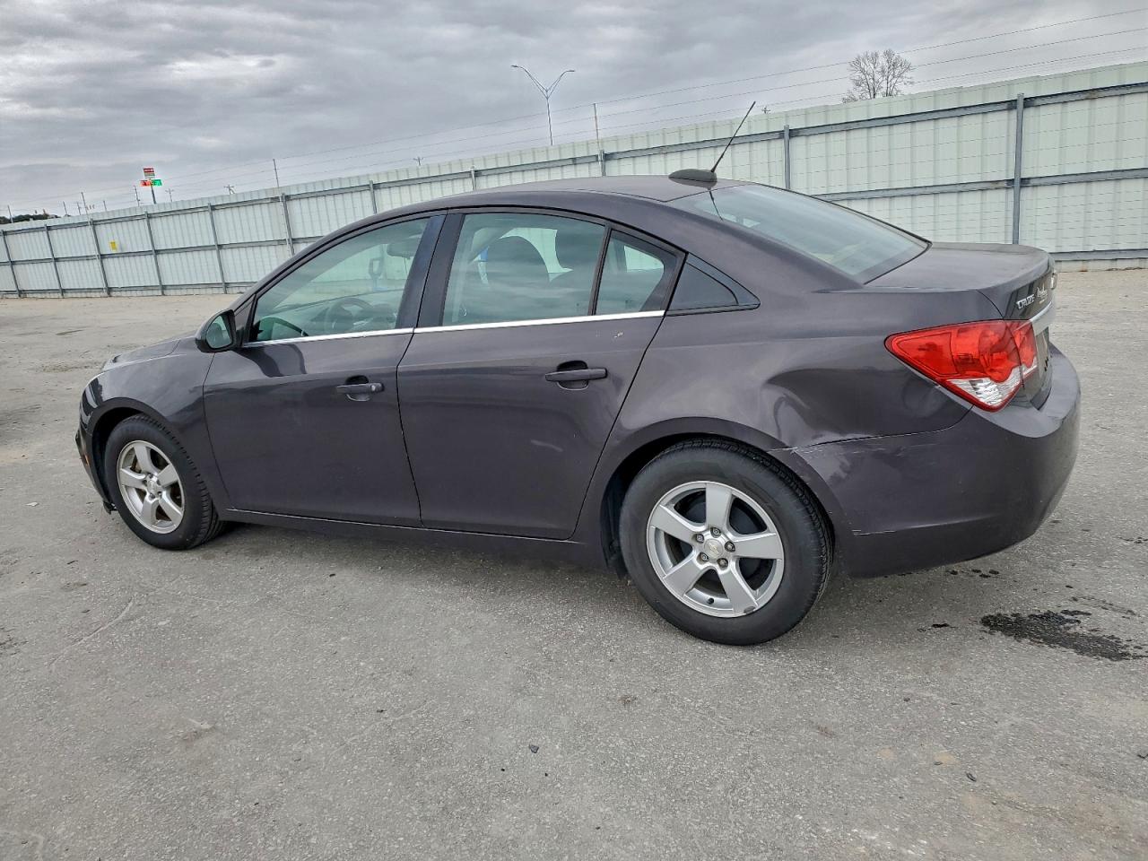 2015 CHEVROLET CRUZE LT photo 2