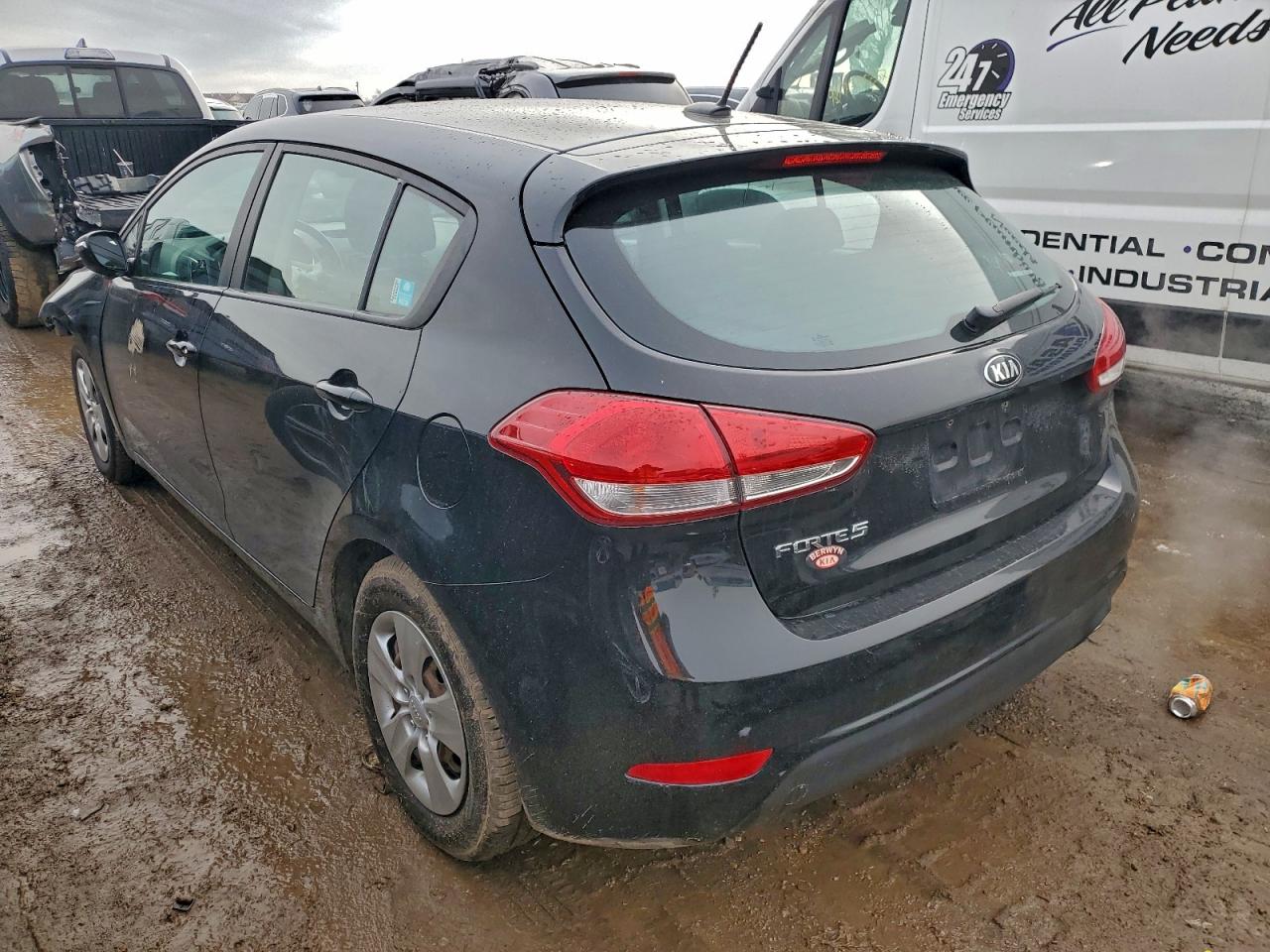 2017 KIA FORTE LX photo 2