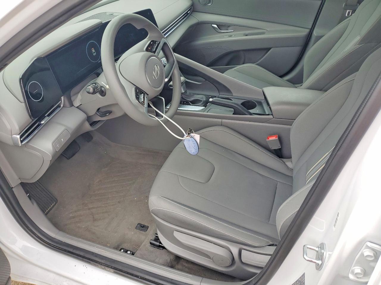 2024 HYUNDAI ELANTRA SEL photo 7