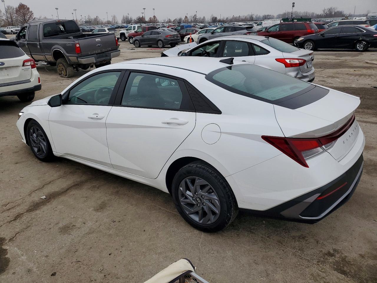 2024 HYUNDAI ELANTRA SEL photo 2