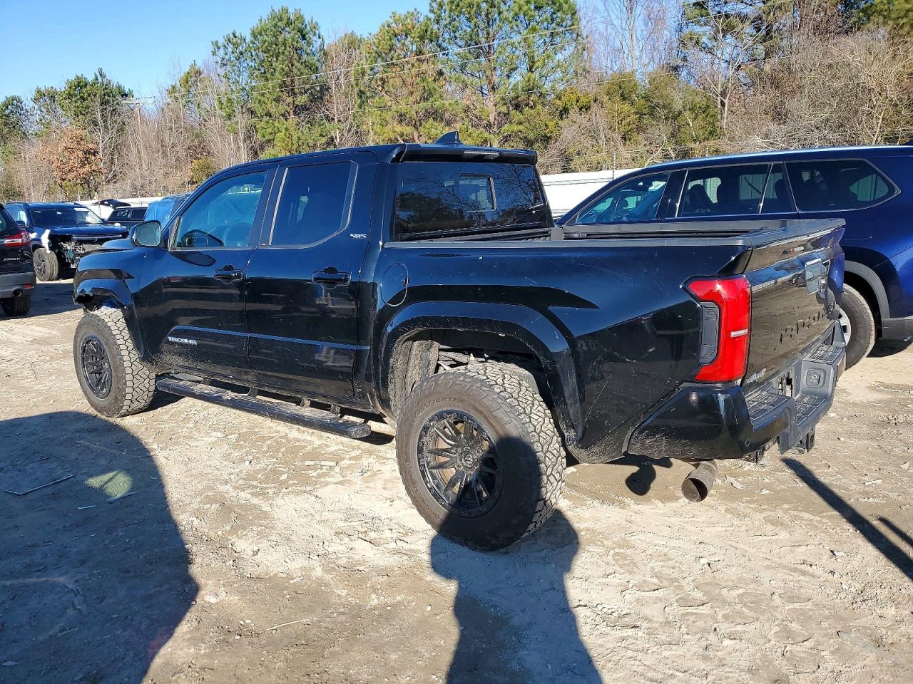 2024 TOYOTA TACOMA DOUBLE CAB photo 3