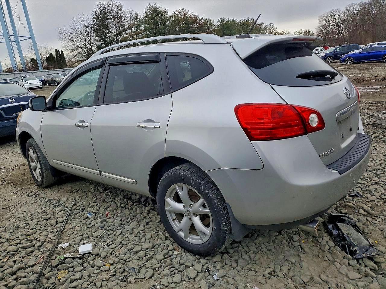 2011 NISSAN ROGUE S photo 2