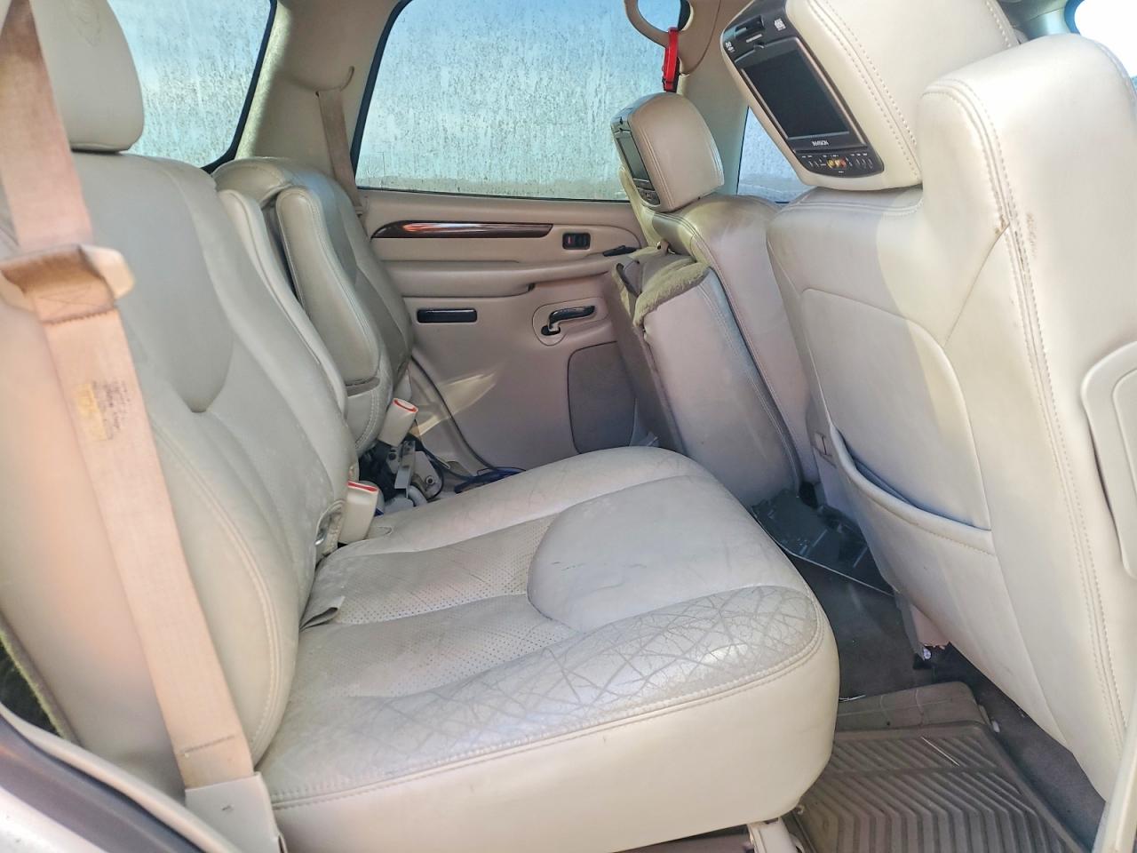 2004 CADILLAC ESCALADE LUXURY photo 11