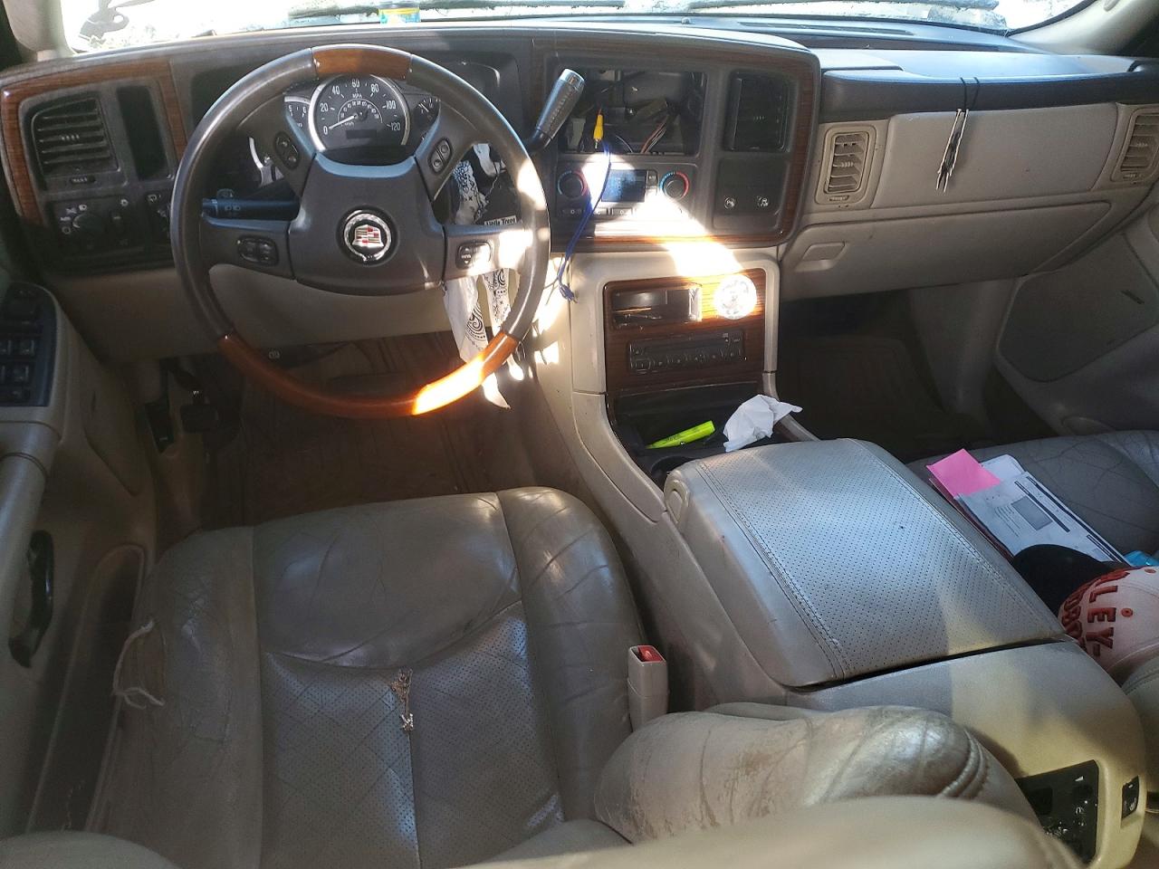 2004 CADILLAC ESCALADE LUXURY photo 8