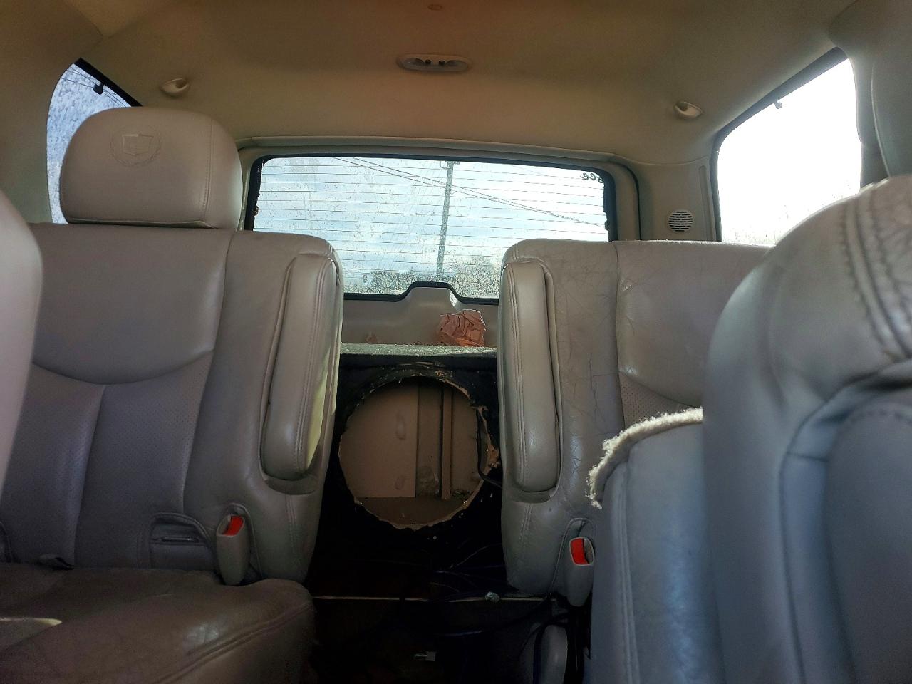 2004 CADILLAC ESCALADE LUXURY photo 10