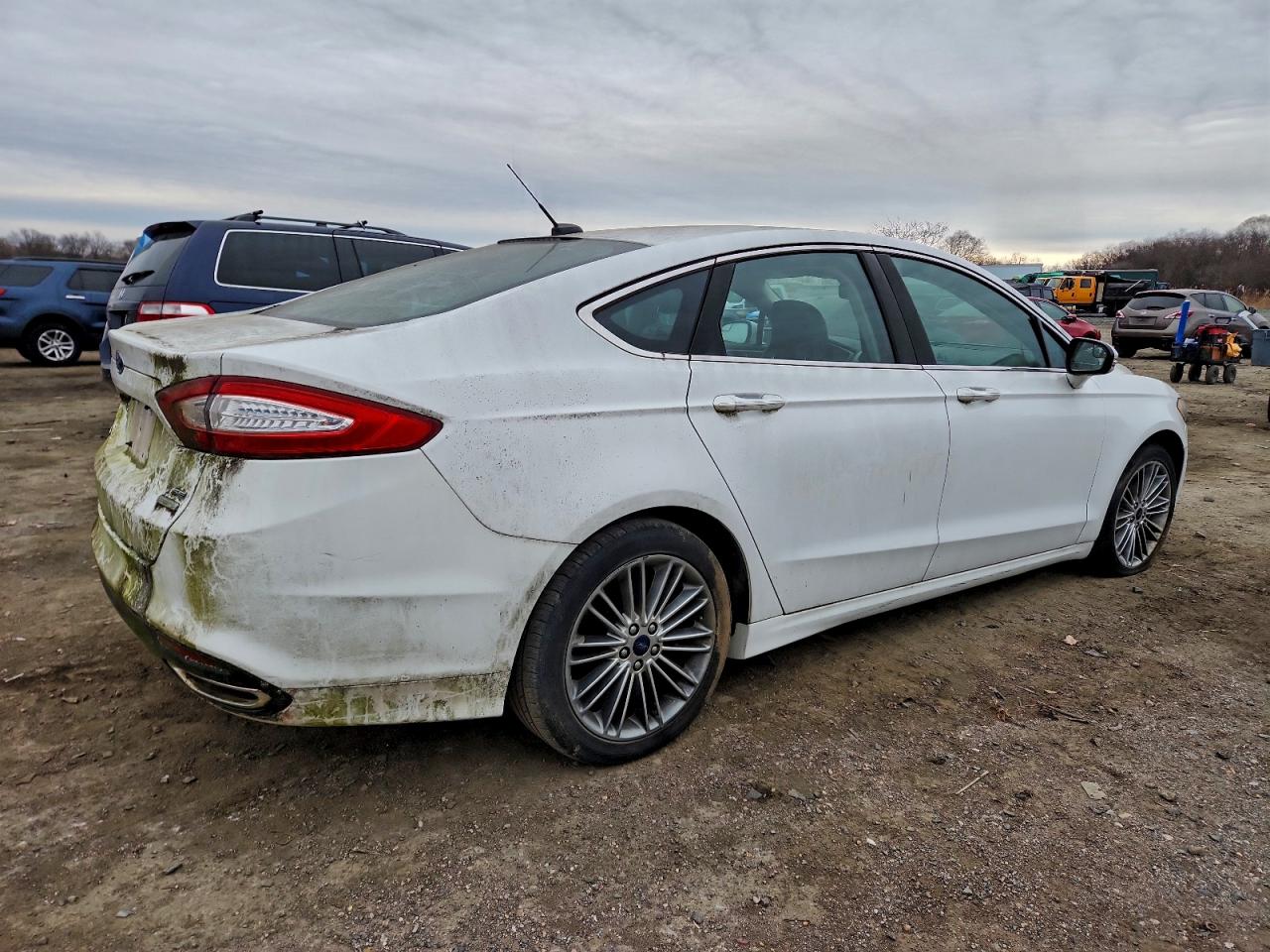 2013 FORD FUSION SE photo 3