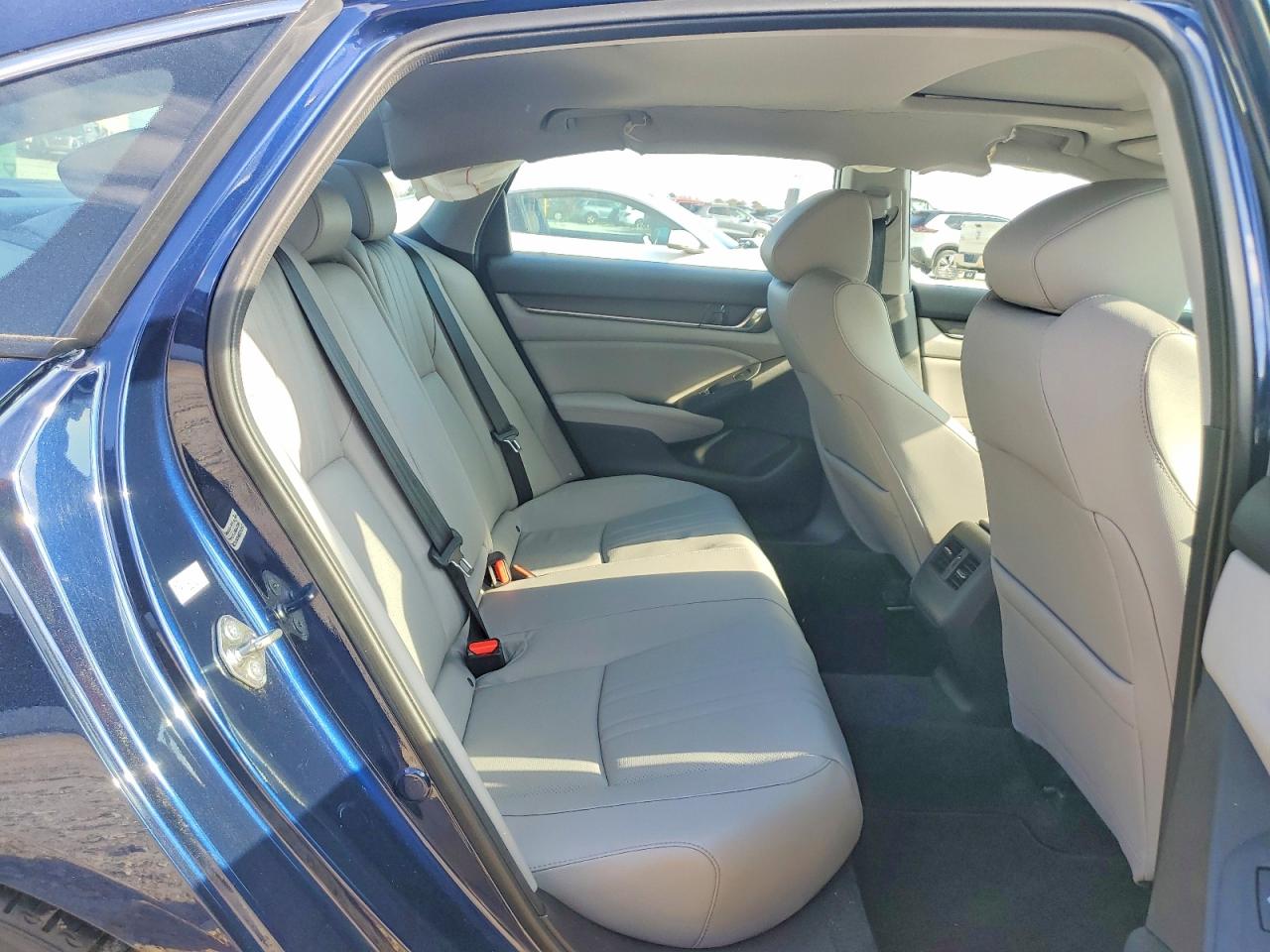 2018 HONDA ACCORD TOURING photo 28