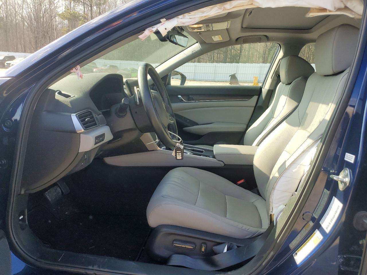 2018 HONDA ACCORD TOURING photo 19