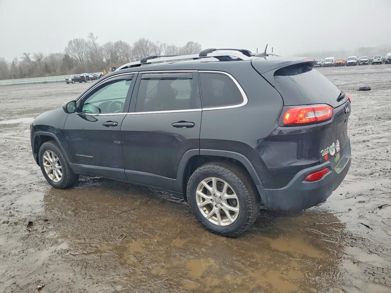 2016 JEEP CHEROKEE LATITUDE photo 2