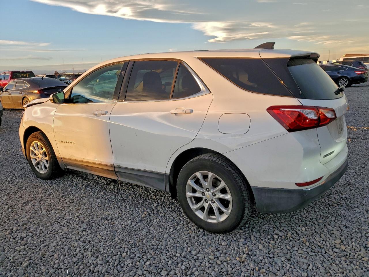2018 CHEVROLET EQUINOX LT photo 2